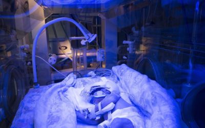 Medical miracle: Extraordinary image showing premature baby receiving light therapy